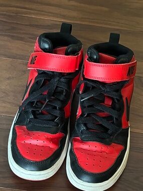 Nike Kids' Preschool Court Borough Mid Shoes (3.5Y)